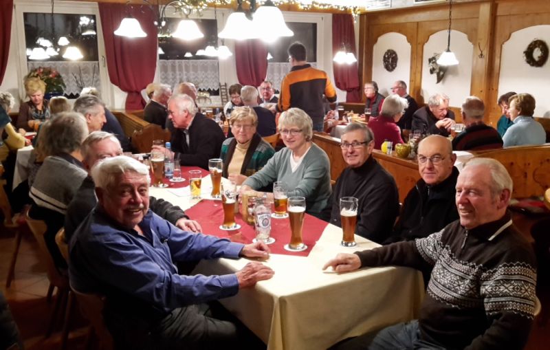 Gemeinsames Beisamensein im Postgarten